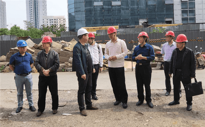 曹曉鐘副市長赴2019數(shù)博會銅仁分會場場景展示館建設項目現(xiàn)場辦公