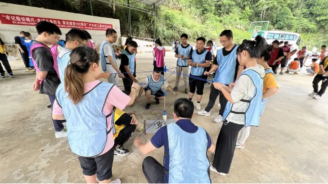 銅仁城交集團(tuán)九龍地礦投資開發(fā)公司組織開展戶外職工趣味運(yùn)動(dòng)會(huì)